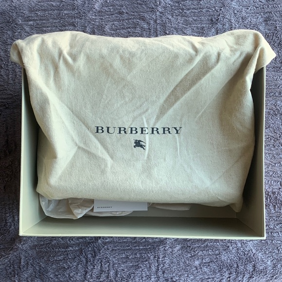 Classic Burberry Authentic Bag - Picture 6 of 15